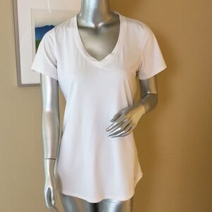 UNDER ARMOUR | Heat Gear Solid White V-Neck Tee Shirt